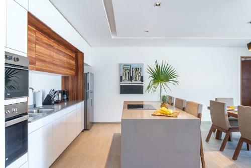 Luxury Two Bedroom Apartment At Panoramic