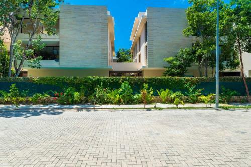 205 Perfect Location 3 Bedrooms Apartment