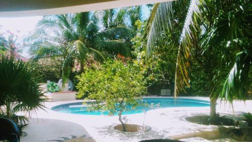 Spacious 2 Bedroom Apartment + Pool