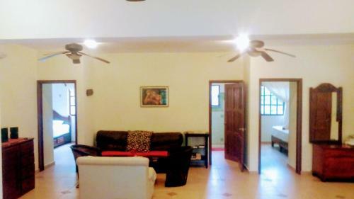 Spacious 2 Bedroom Apartment + Pool