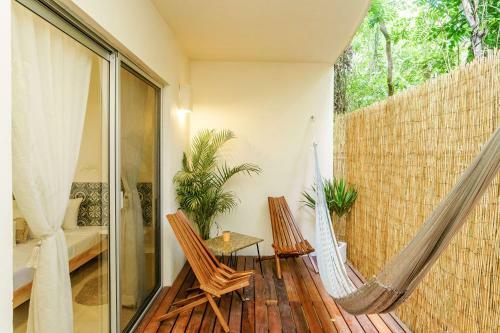 Garden Terrace Condo Plus Bikes Available & Pool Onsite