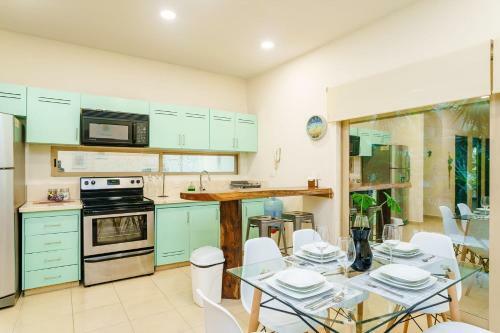 Garden Terrace Condo Plus Bikes Available & Pool Onsite