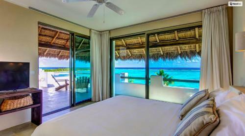Beachfront Villa - Soliman Bay