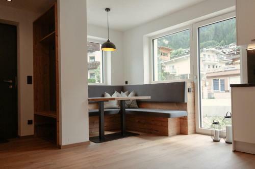 Johann Apartments