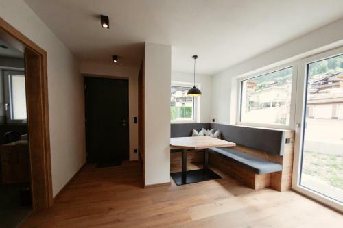Johann Apartments