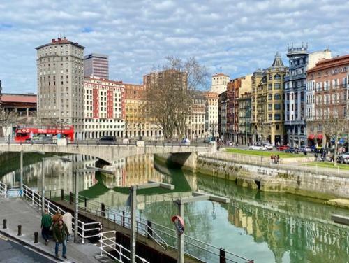 Apartamento Piso de Dise�o Con Vistas A La Ria.