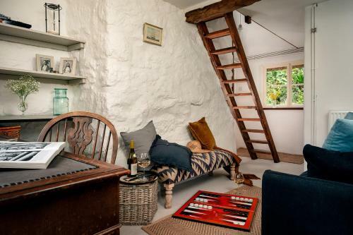 Weeke Brook - Quintessential Thatched Luxury Devon Cottage