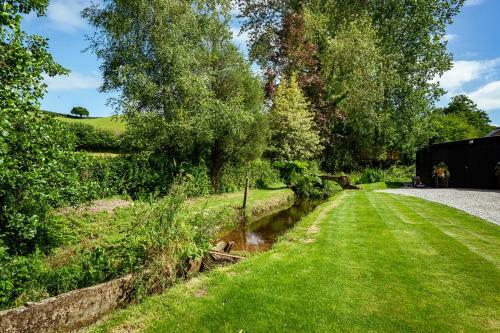 Weeke Brook - Quintessential Thatched Luxury Devon Cottage