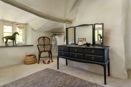 Weeke Brook - Quintessential Thatched Luxury Devon Cottage