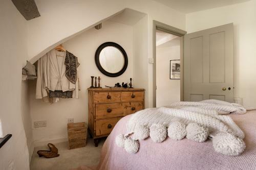 Weeke Brook - Quintessential Thatched Luxury Devon Cottage