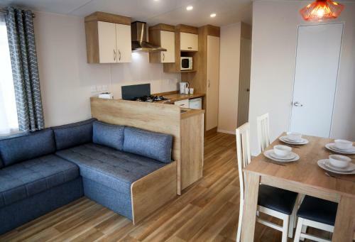 Elm Deluxe Holiday Home