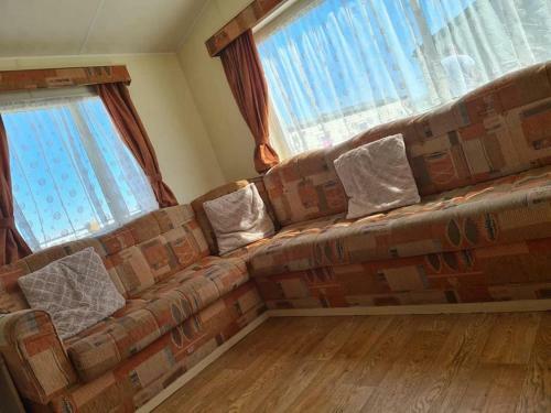 Brightside Caravan, Golden Palm Resort