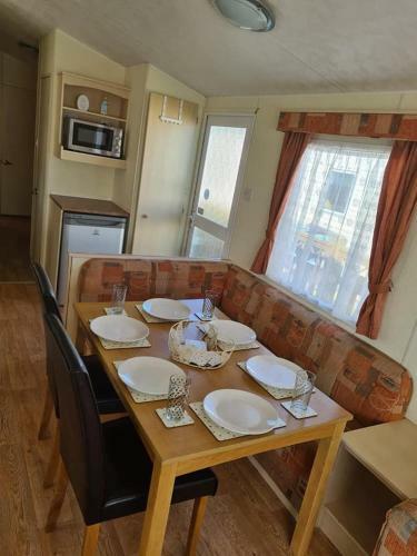 Brightside Caravan, Golden Palm Resort