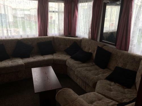 8 Berth Caravan Golden Anchor