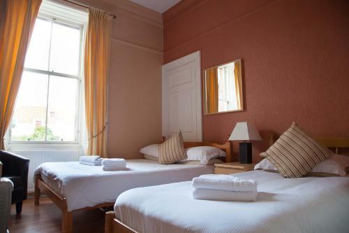 Hostal Garfield Guest House