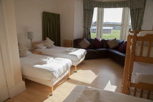 Hostal Garfield Guest House