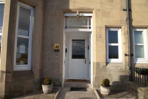 Hostal Garfield Guest House