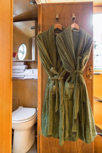 The Four Sisters Boatel (houseboat)