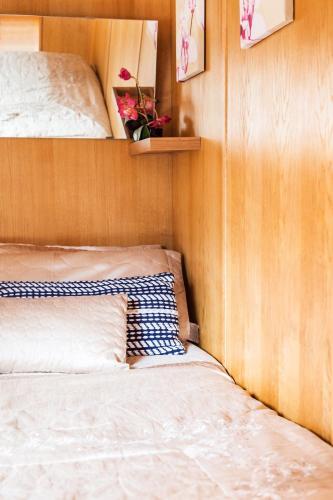 The Four Sisters Boatel (houseboat)