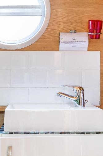 The Four Sisters Boatel (houseboat)