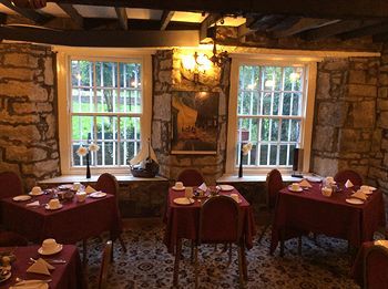 Hostal Caravel Guest House