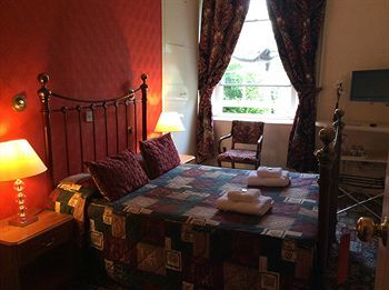 Hostal Caravel Guest House