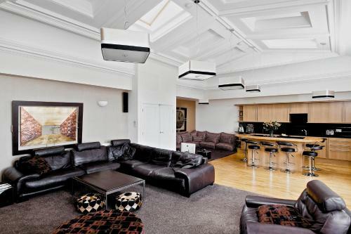 Burnets Apartments