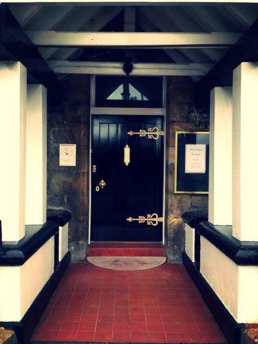 Hostal Chapel Cross Guesthouse