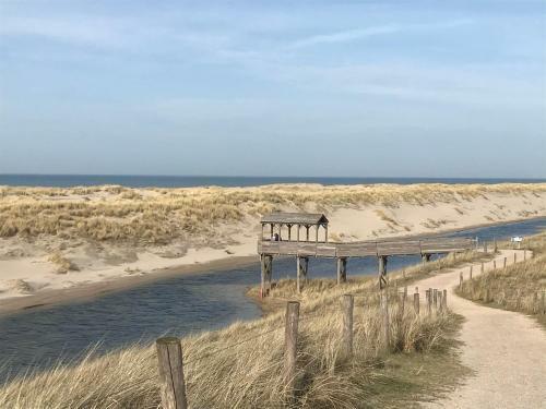 Strandhuis De Zeeparel Met Hottub