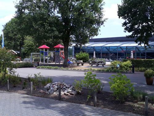 Stacaravan Met Wifi En Zwembad