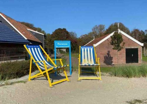 Luxe Chalet Met 2 Badkamers Op Camping de Oase