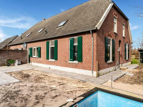 Spacious Farmhouse In Silvolde With Garden