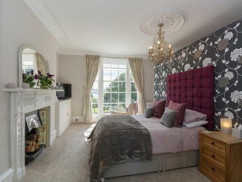 Twin Bays House