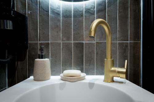 Boutique Hotel First City