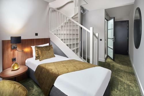Boutique Hotel First City