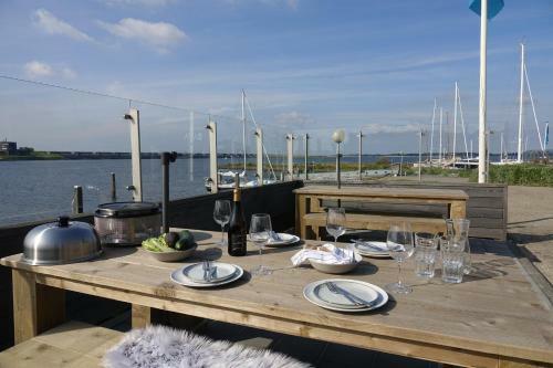 Apartamento Dock Hotel Stellendam