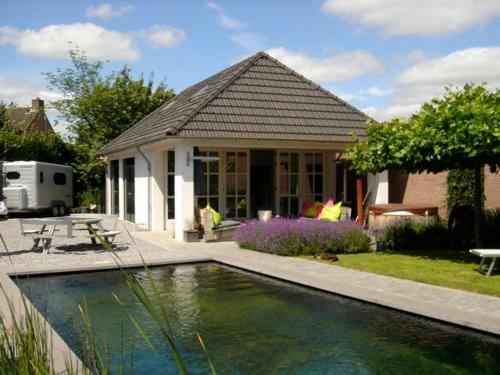 Guesthouse With Private Jacuzzi And Sauna