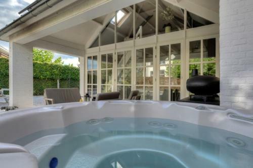 Guesthouse With Private Jacuzzi And Sauna
