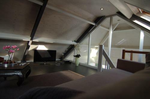 Guesthouse With Private Jacuzzi And Sauna