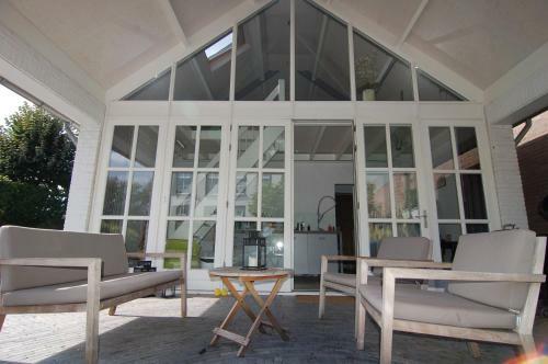 Guesthouse With Private Jacuzzi And Sauna