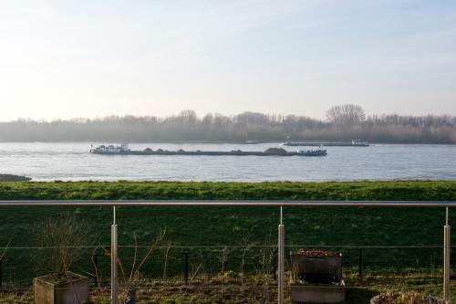 B&B Pompgebouw Aan De Rijn