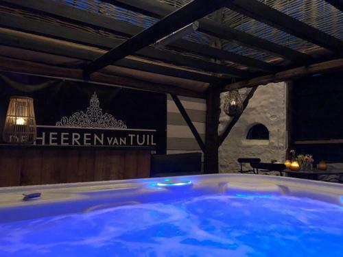 Bed & Breakfast De Heeren Van Tuil