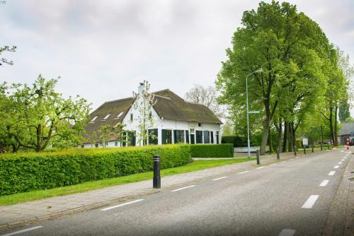 Bed & Breakfast De Heeren Van Tuil