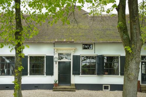 Bed & Breakfast De Heeren Van Tuil