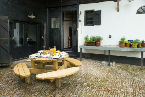 Bed & Breakfast De Heeren Van Tuil