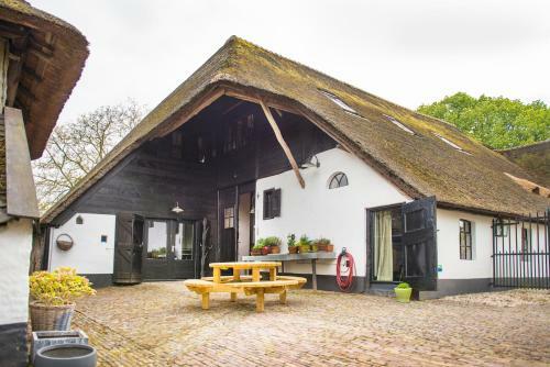 Bed & Breakfast De Heeren Van Tuil