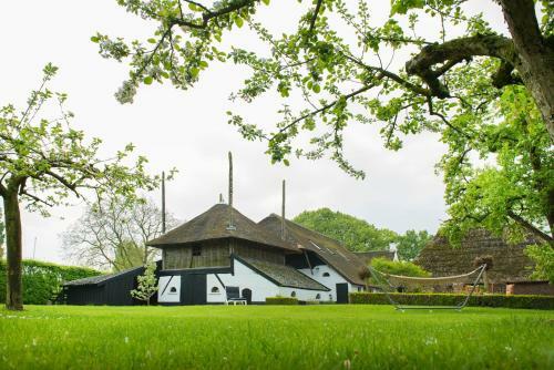 Bed & Breakfast De Heeren Van Tuil