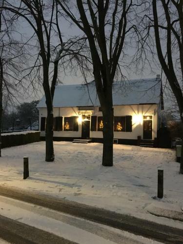Bed & Breakfast De Heeren Van Tuil