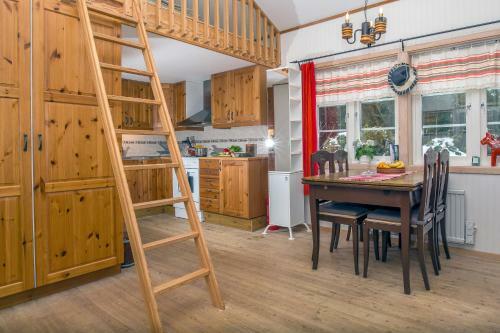 Comfortable Cottage At Scenic Lake