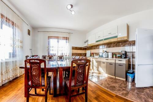 Hostal Pensiunea Day & Deny
